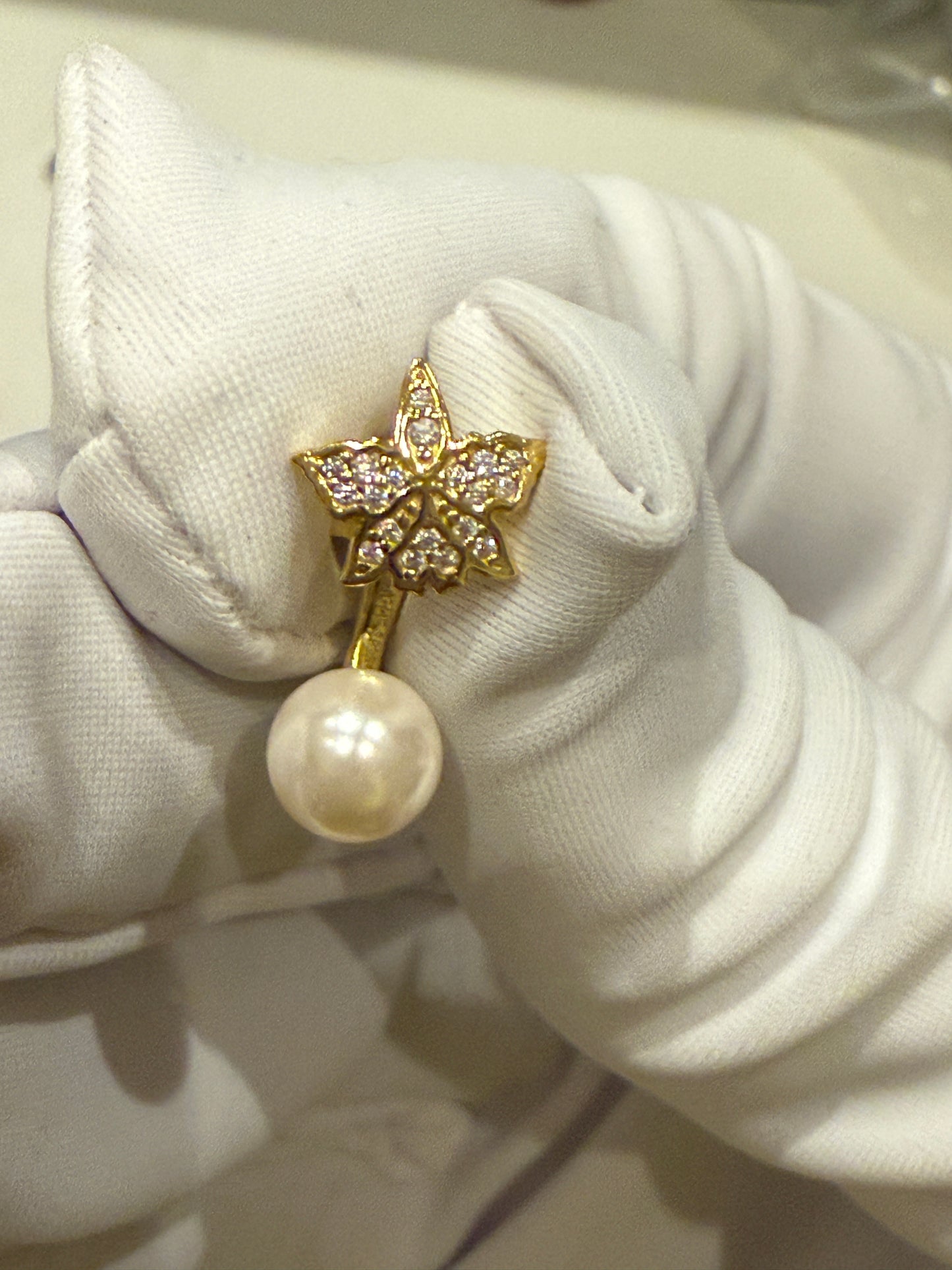 Signature Zircon Cattleya Earring, Classic Pearl Jacket : 18k Gold Plated