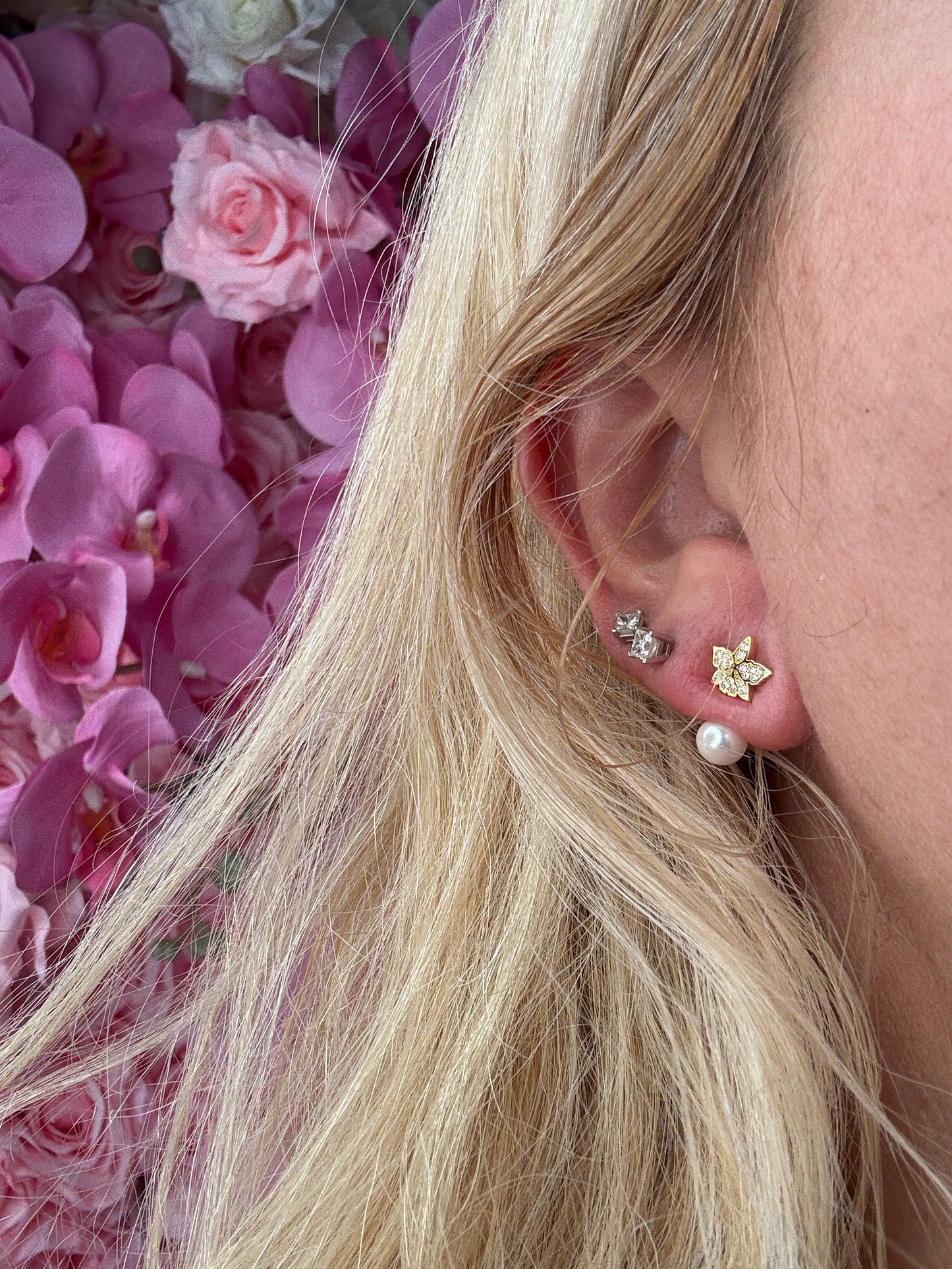 Signature Zircon Cattleya Earring, Classic Pearl Jacket : 18k Gold Plated