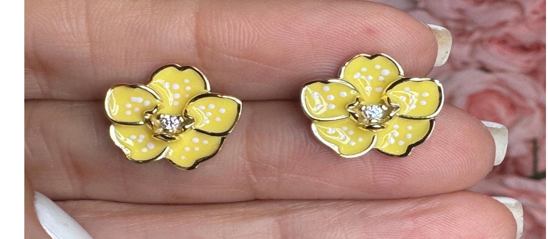 Vanda Dotted Delights: Yellow Marly Vanda Studs