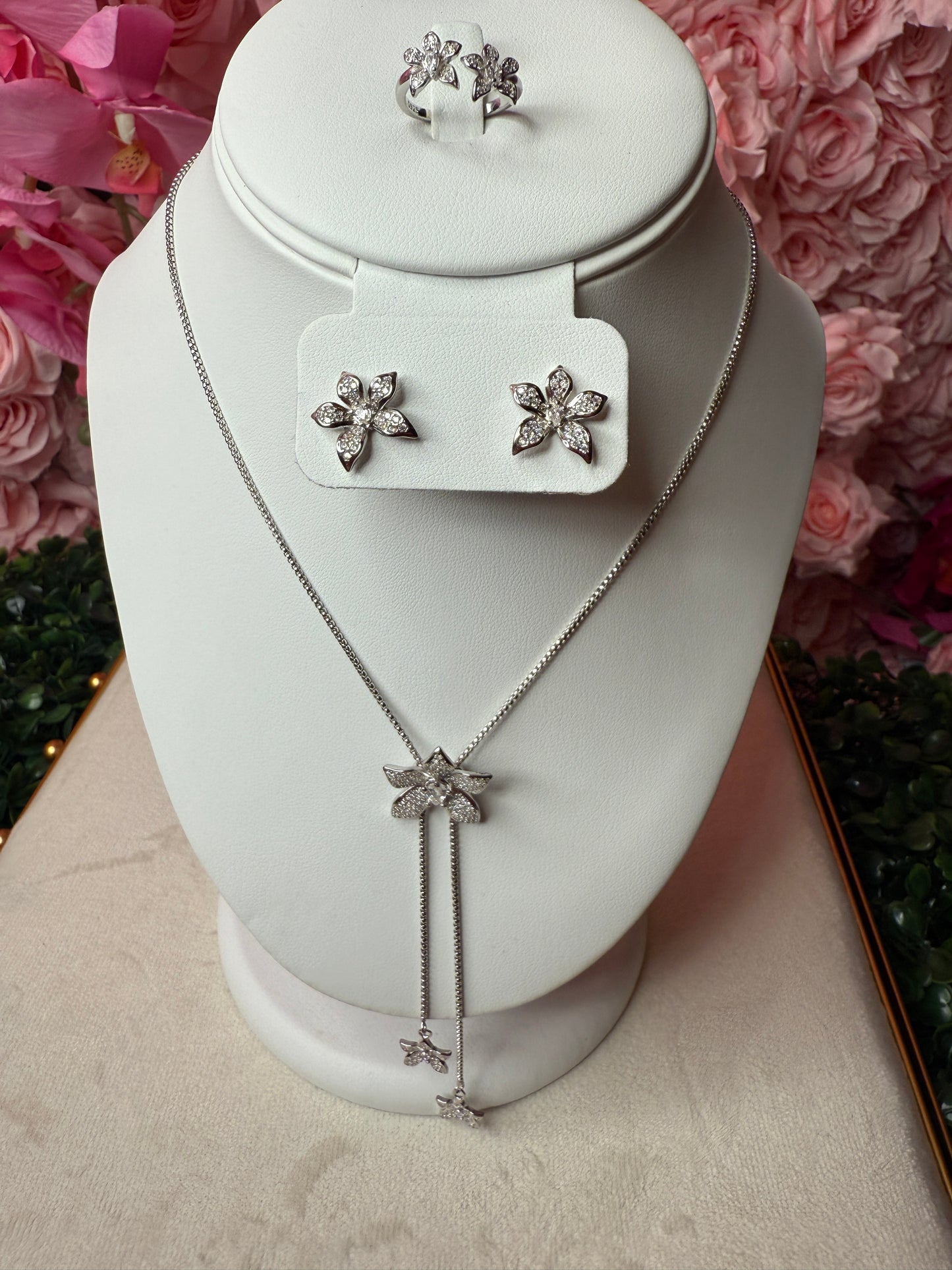 La Brillosa Cattleya Collection: Orchid Stud Earrings - Orchidique