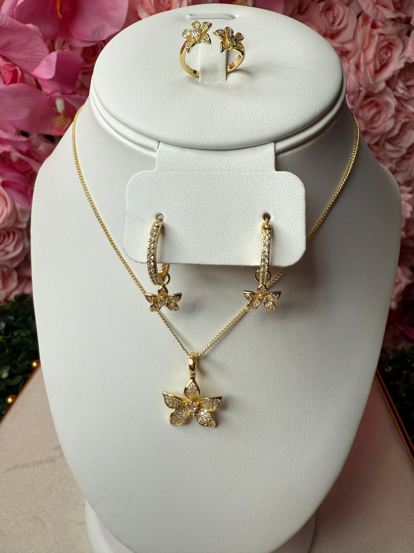 La Brillosa Cattleya Collection: Orchid Pendant Necklace - Orchidique