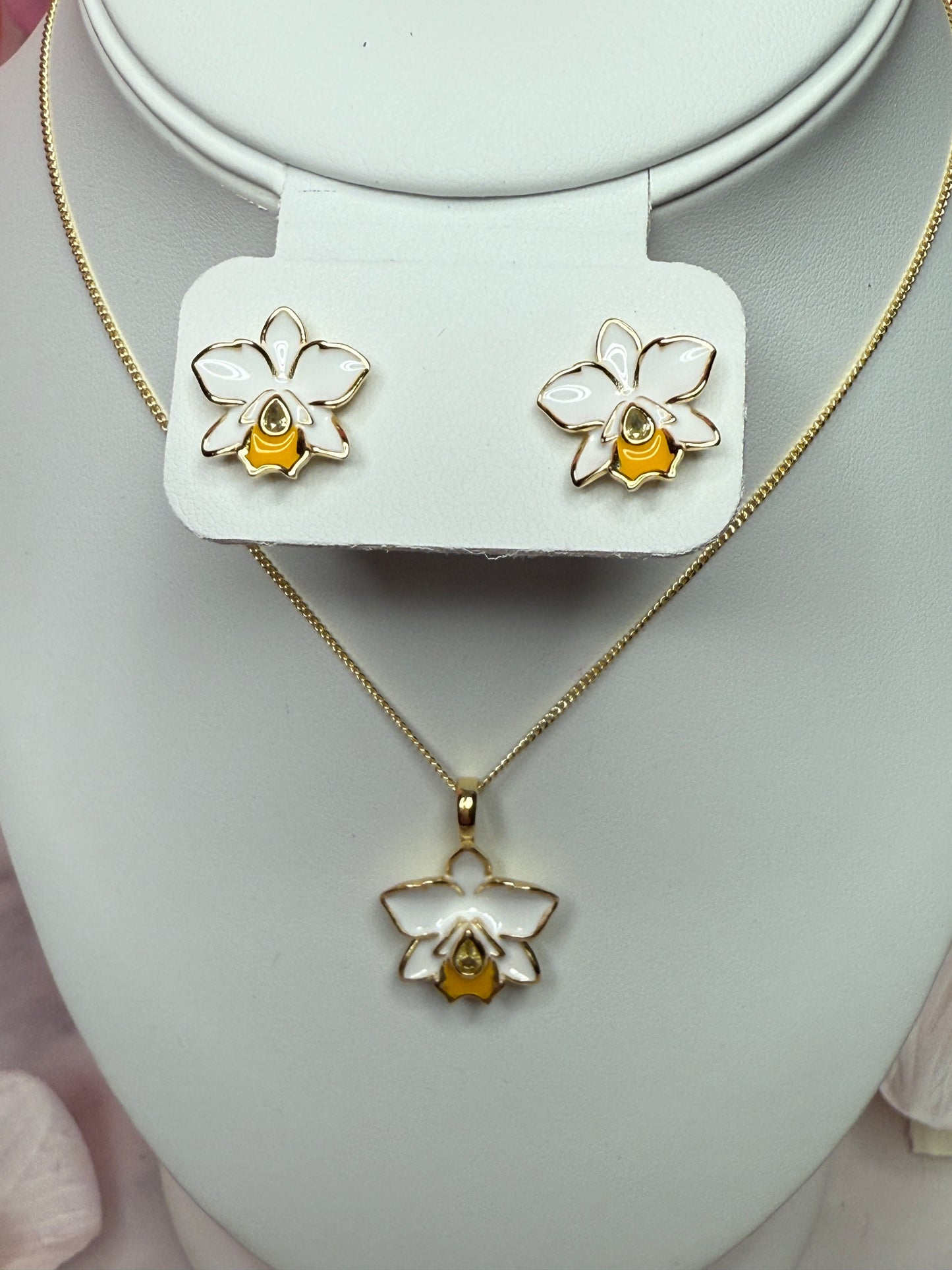 The Hawaiian Collection: Brassolaeliocattleya Orchid Earrings • White Orchid Earrings
