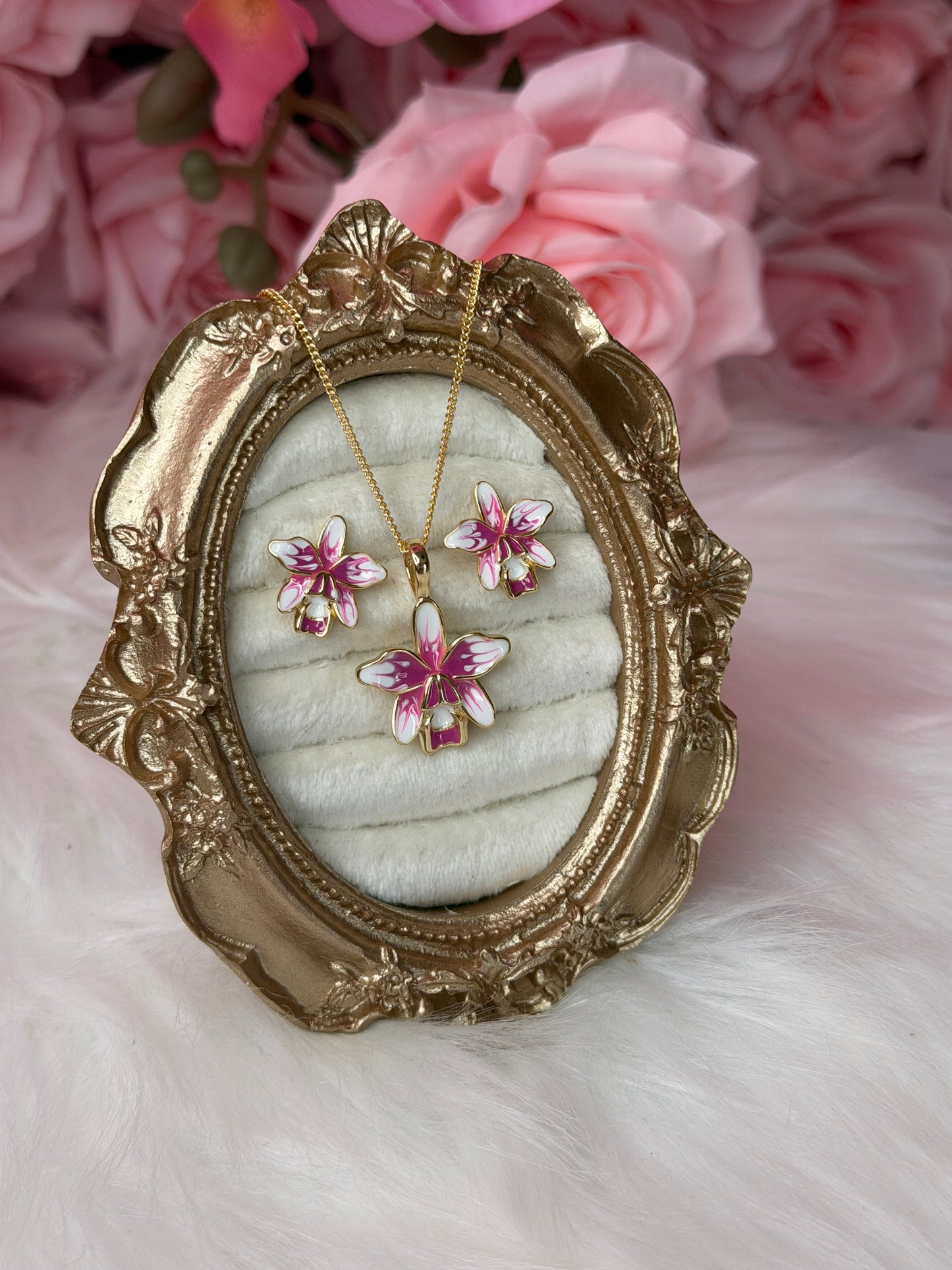 Violacea Collection: Semi Alba Cattleya Violacea Rubrea -inspired • Joyería de Orquídeas - Orchidique