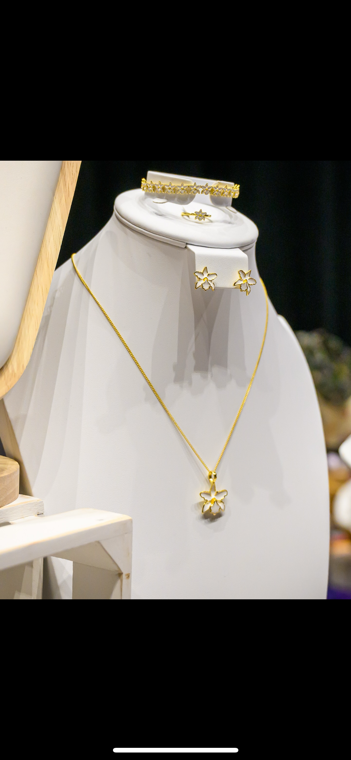La Colombiana Collection: Full White Cattleya Orchid Jewelry Set - Orchidique