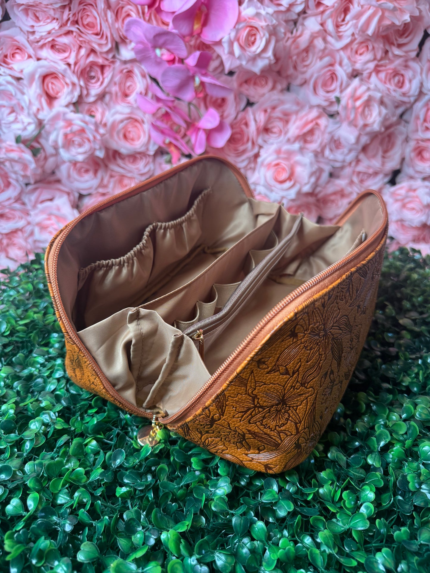 Orchidique Cognac Cattleya Cosmetic Bag ๐ธ