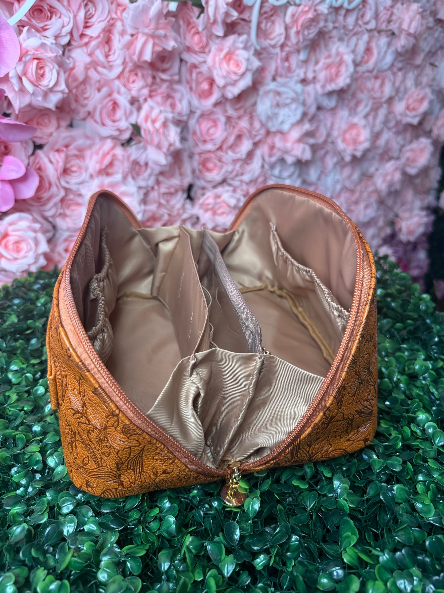 Orchidique Cognac Cattleya Cosmetic Bag ๐ธ