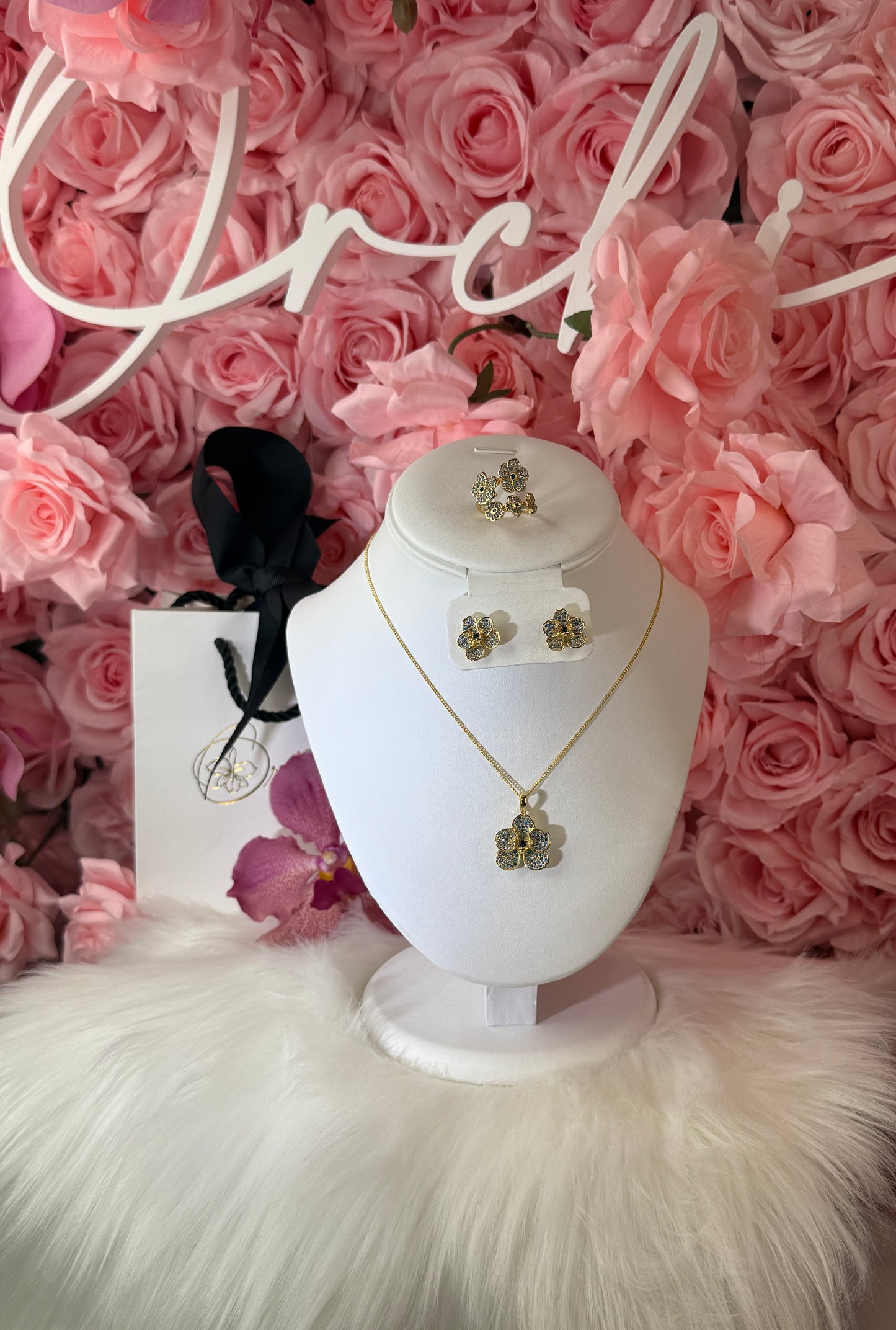 Shimmer me Vanda Collection: Gold- Aqua Zircons