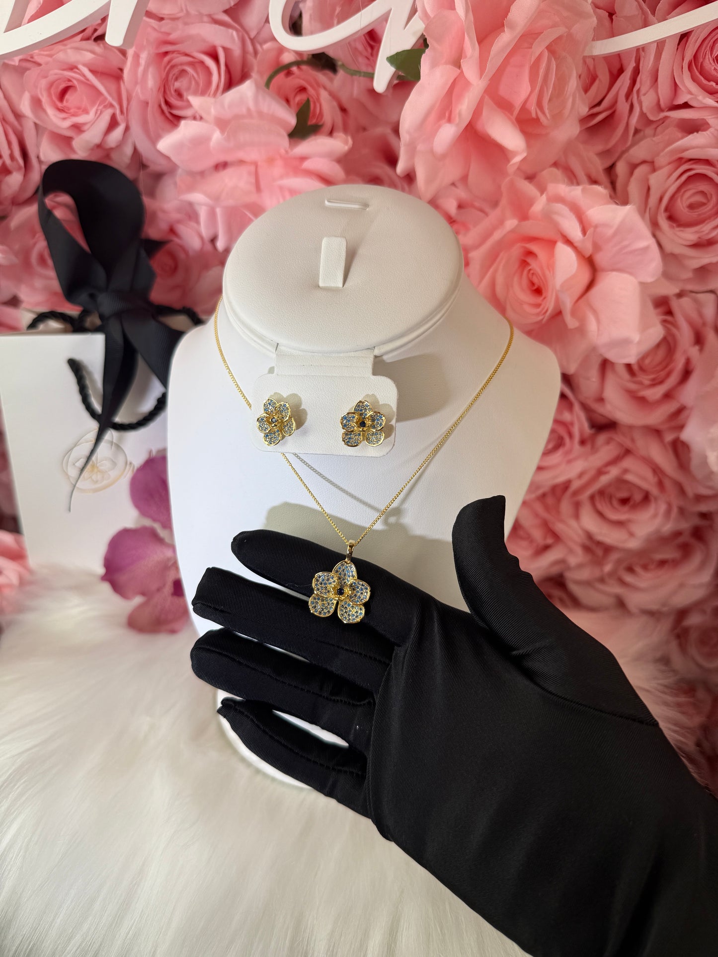 Shimmer me Vanda Collection: Gold- Aqua Zircons