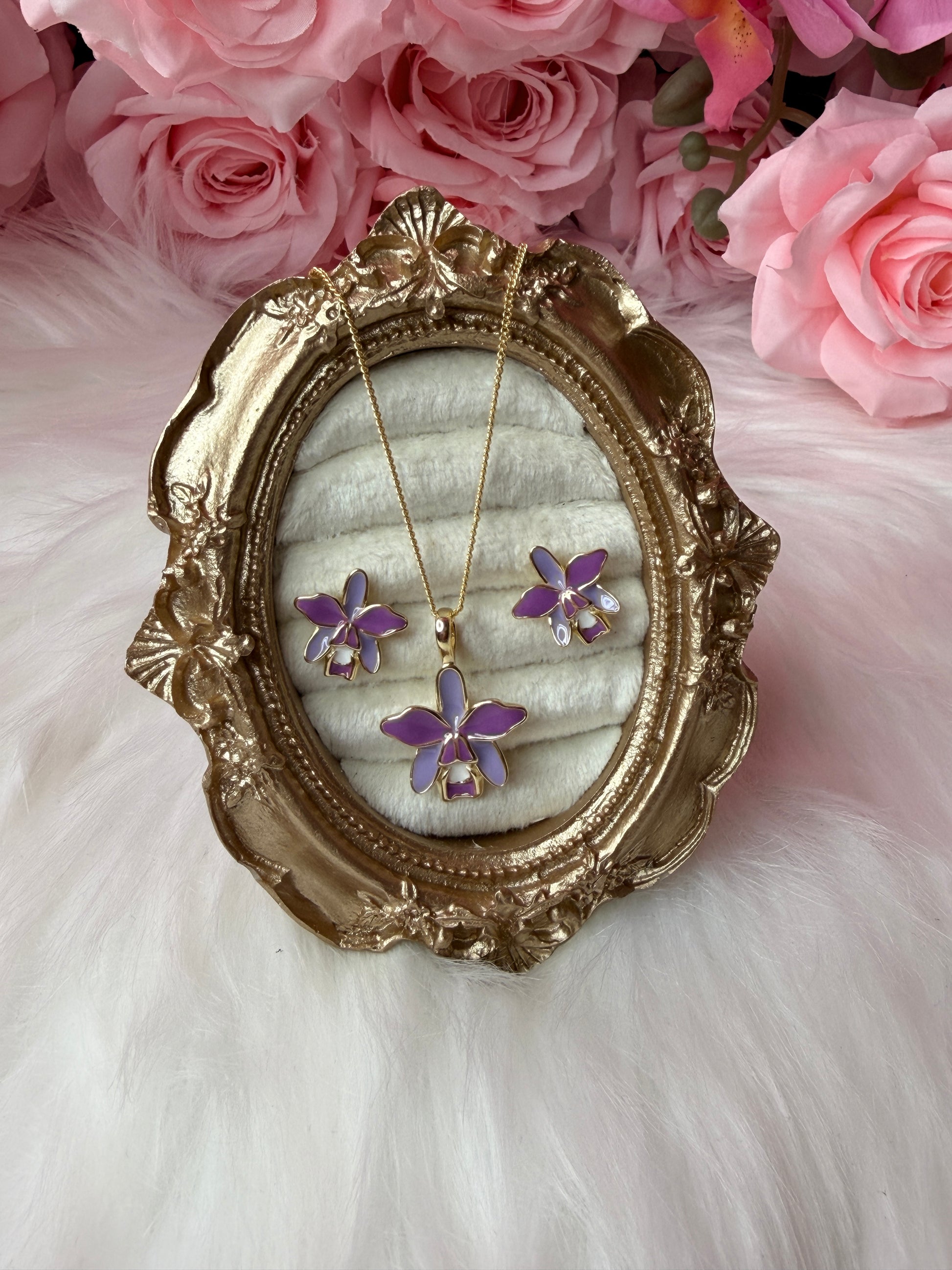 Violacea Collection: Lavender Cattleya Violacea Rubrea -inspired • Joyería de Orquídeas - Orchidique