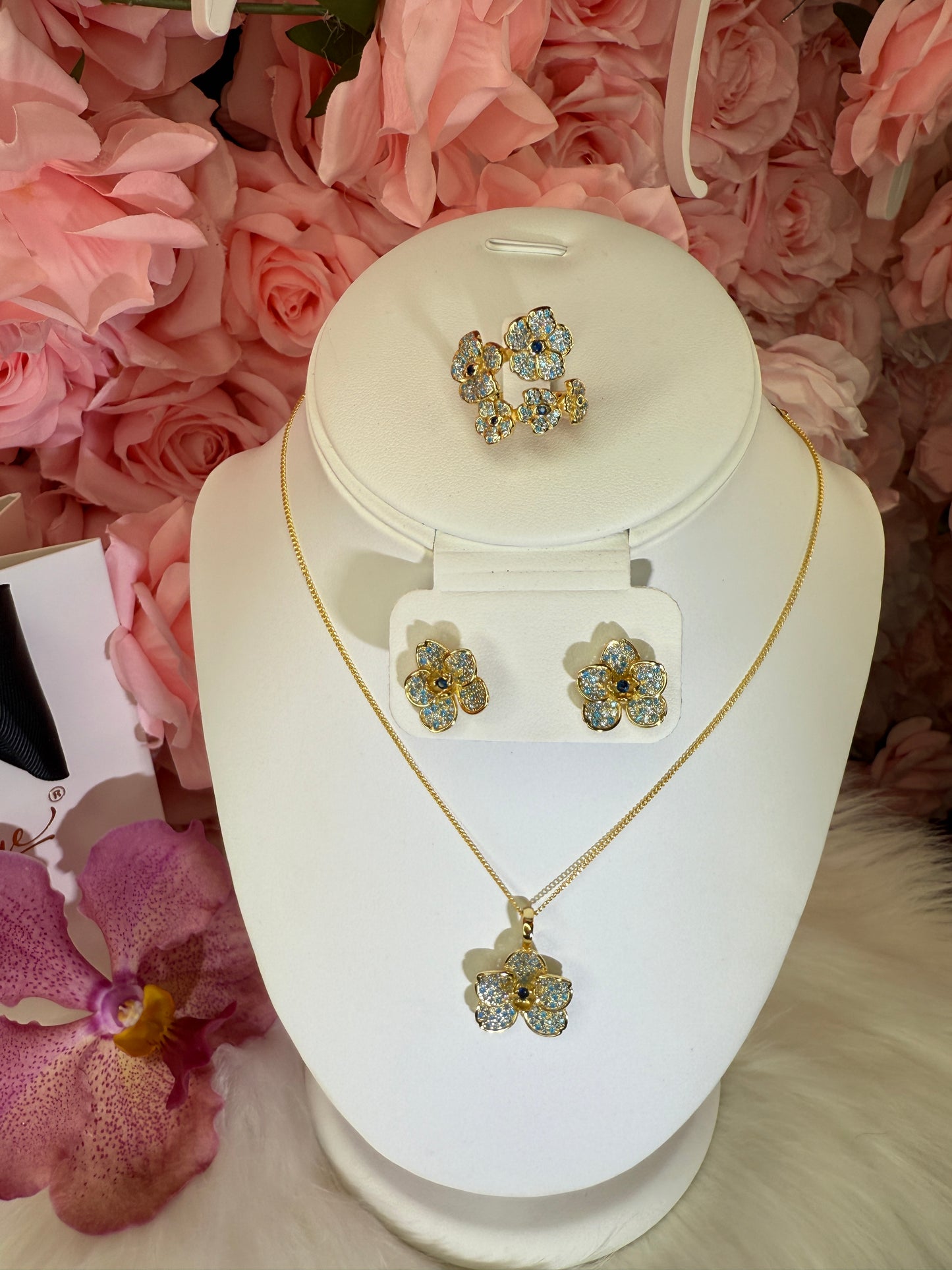 Shimmer me Vanda Collection: Gold- Aqua Zircons
