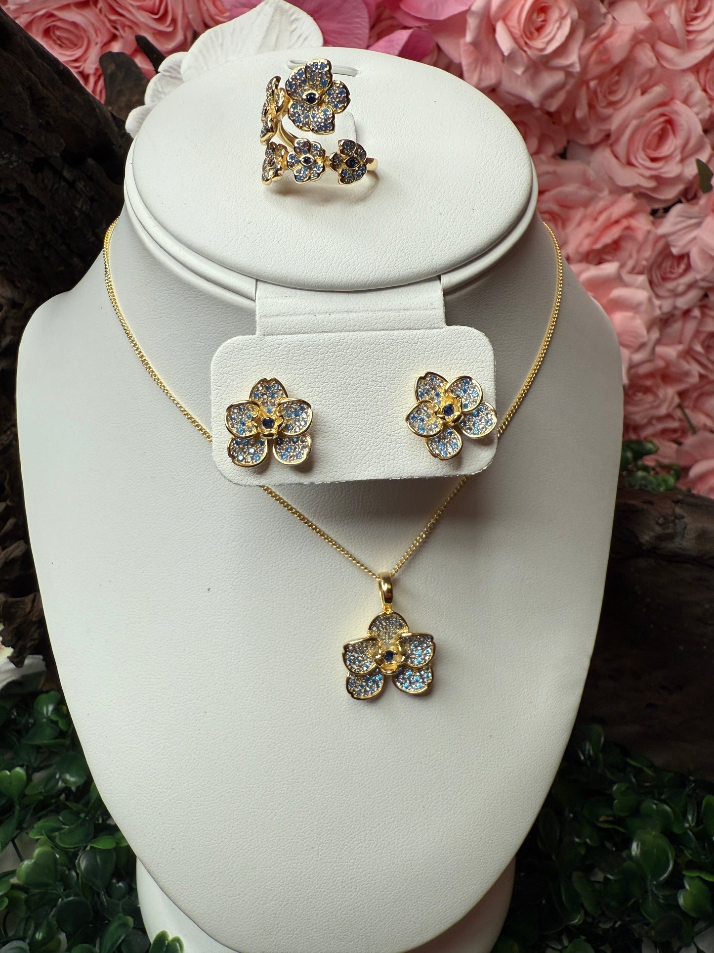 Shimmer me Vanda Collection: Gold- Aqua Zircons