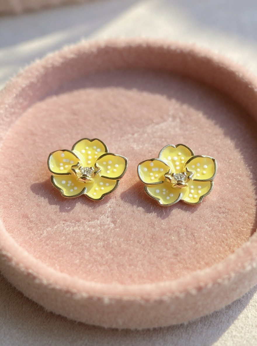 Vanda Dotted Delights: Yellow Marly Vanda Studs
