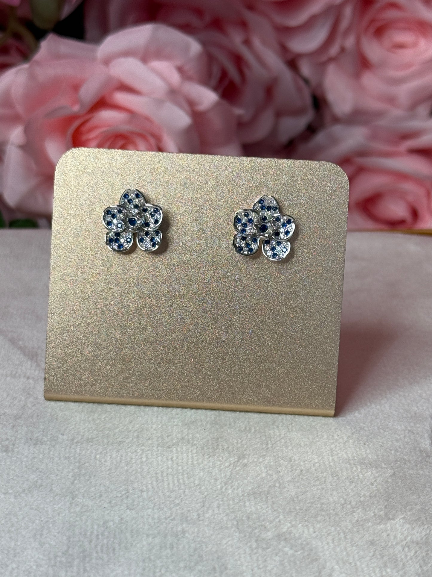 Shimmer me Vanda Collection: White Gold Studs with Sapphire Zircons