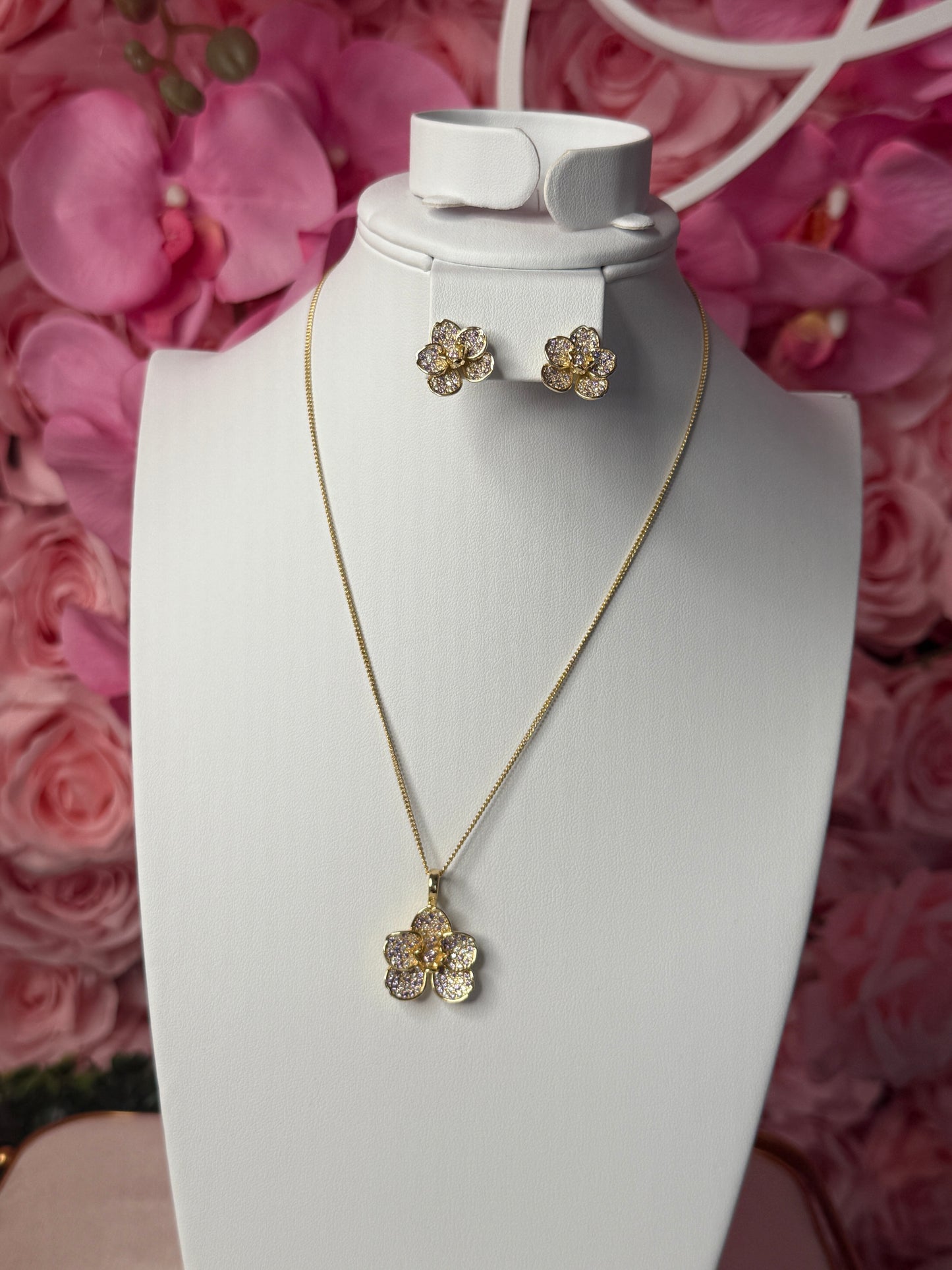 Shimmer me Vanda Collection: Gold Vanda Jewelry Set with Studs or Necklace Pendant with Lavender and Pink Zircons