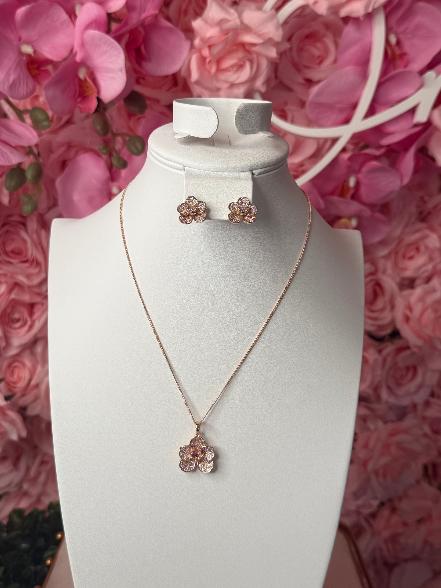 Shimmer me Vanda Collection: Rose Gold Vanda Jewelry Set with Studs or Necklace Pendant with Lavender and Pink Zircons