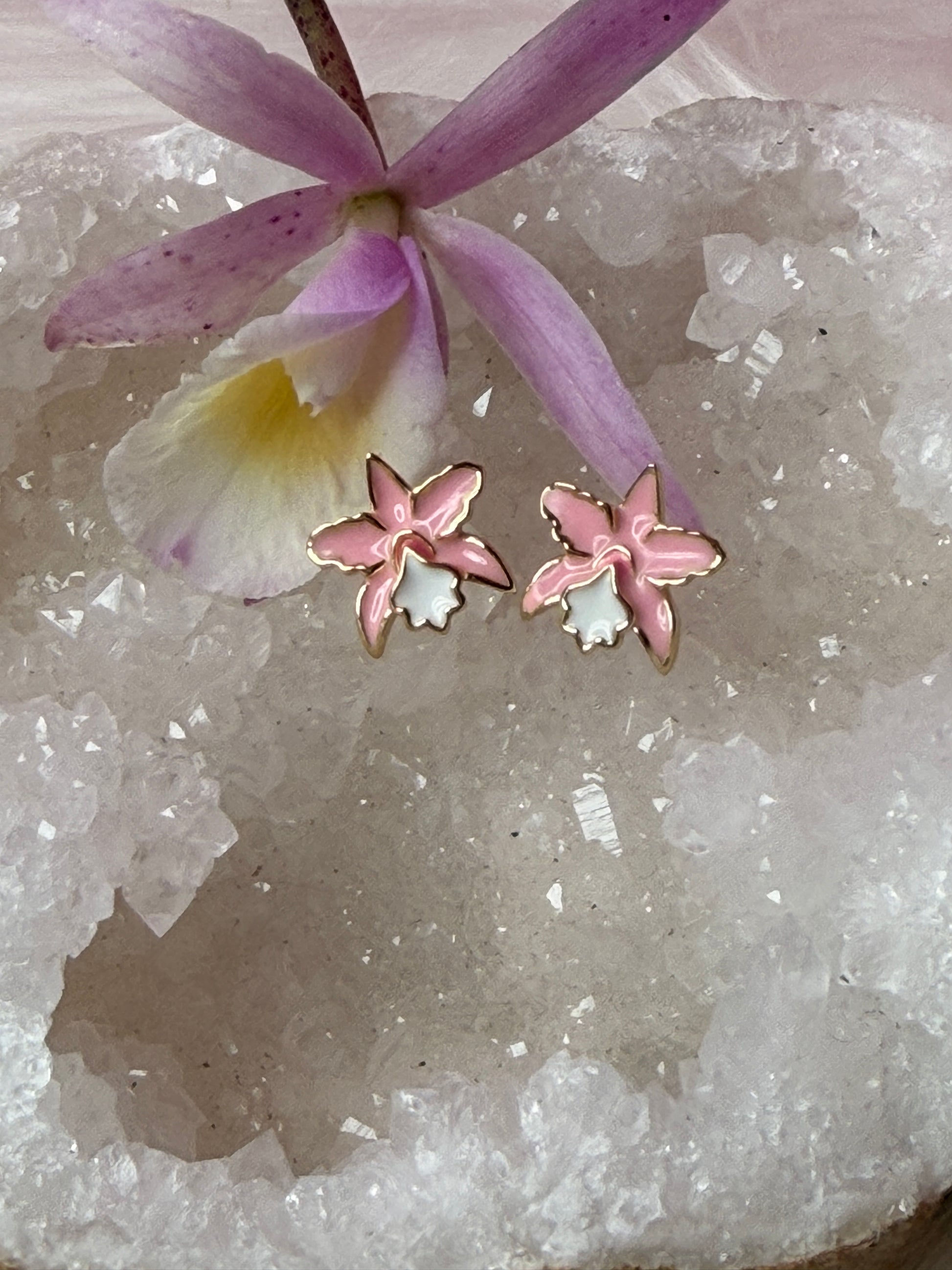 La Colombiana Collection: Soft Pink & White Cattleya Cattleya Trianae Orchid Jewelry Set - Orchidique