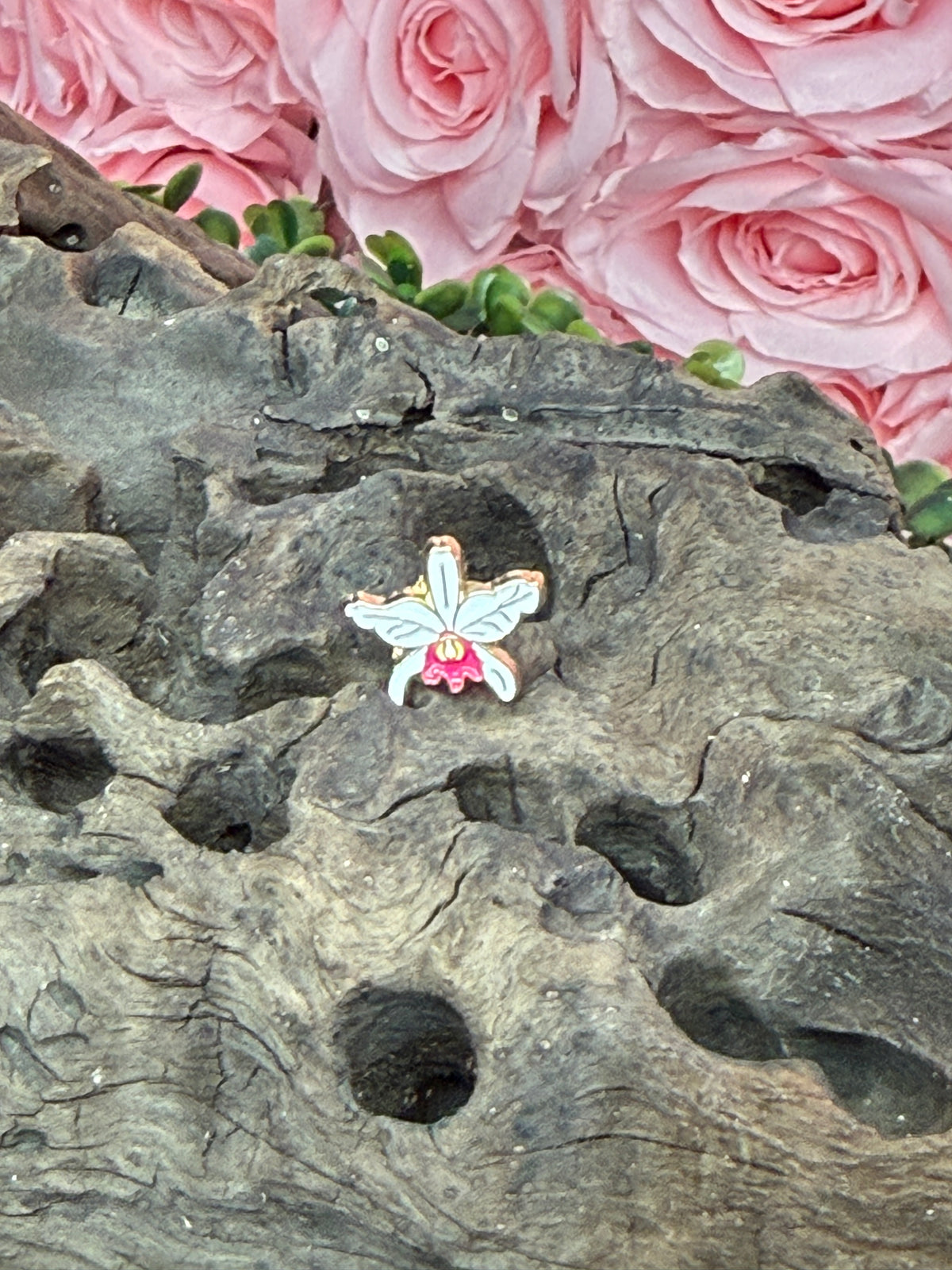 Mini Cattleya Jenmanii Enamel Pin — Orchidique view 10