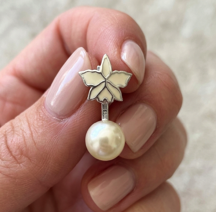 Signature Orchid Stud Earrings • White Cattleya Alba • Pearl Jacket Yellow Gold Plating - Orchidique