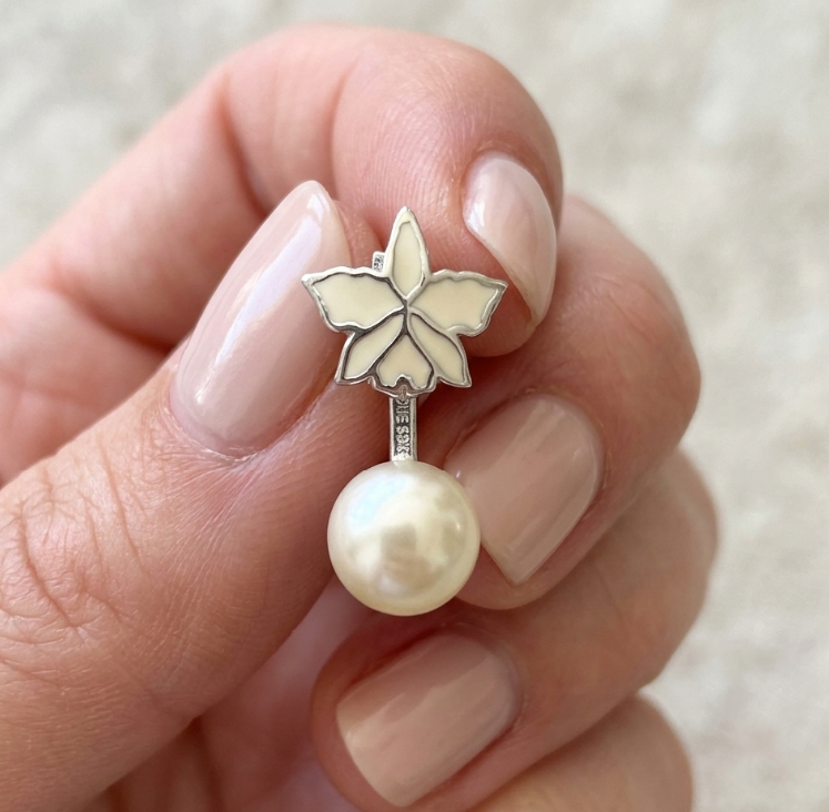 Signature Orchid Stud Earrings • White Cattleya Alba • Pearl Jacket Yellow Gold Plating - Orchidique