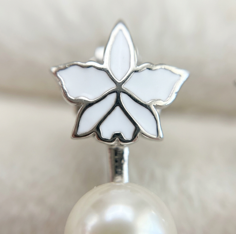 Signature Orchid Stud Earrings • White Cattleya Alba • Pearl Jacket Yellow Gold Plating - Orchidique
