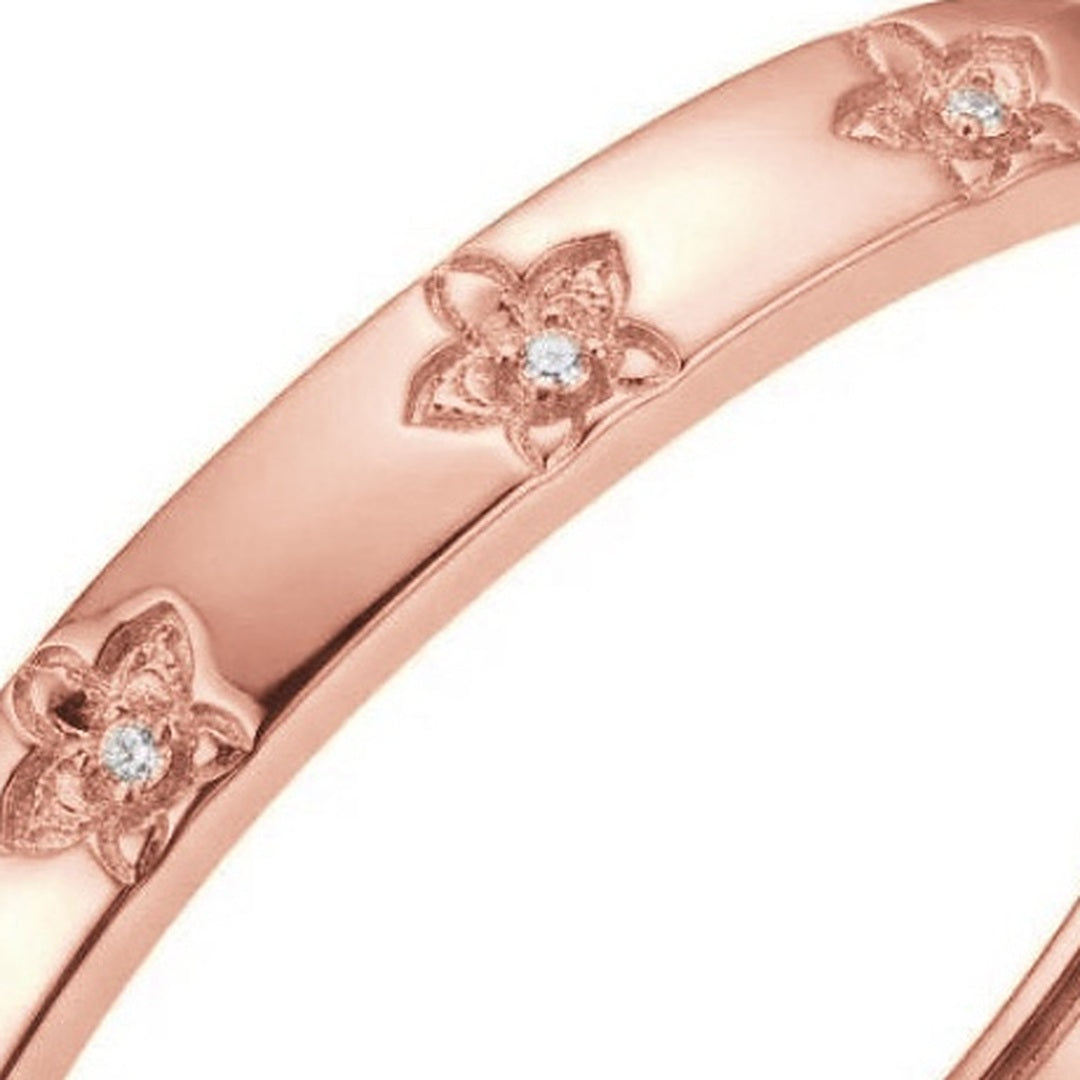 cattleya orchid bracelet, 14K gold plated sterling silver, close-up of flower motifs – Orchidique