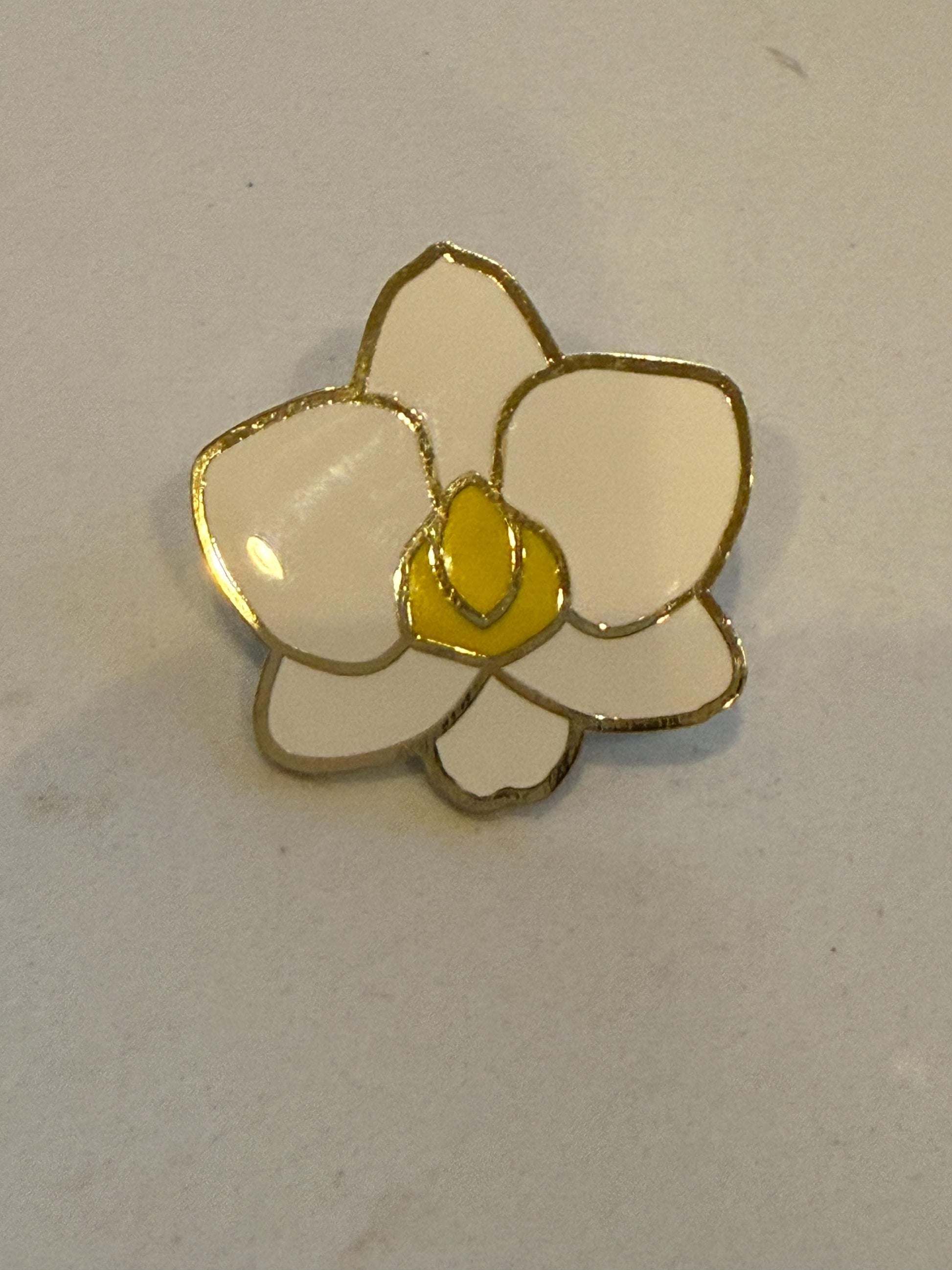 Plant Enamel Pin- Phal Cutie Orchid Flower Enamel Pin • Floral Pin Collector Item • Unique Gift for Orchid Lovers • Pins and Badges