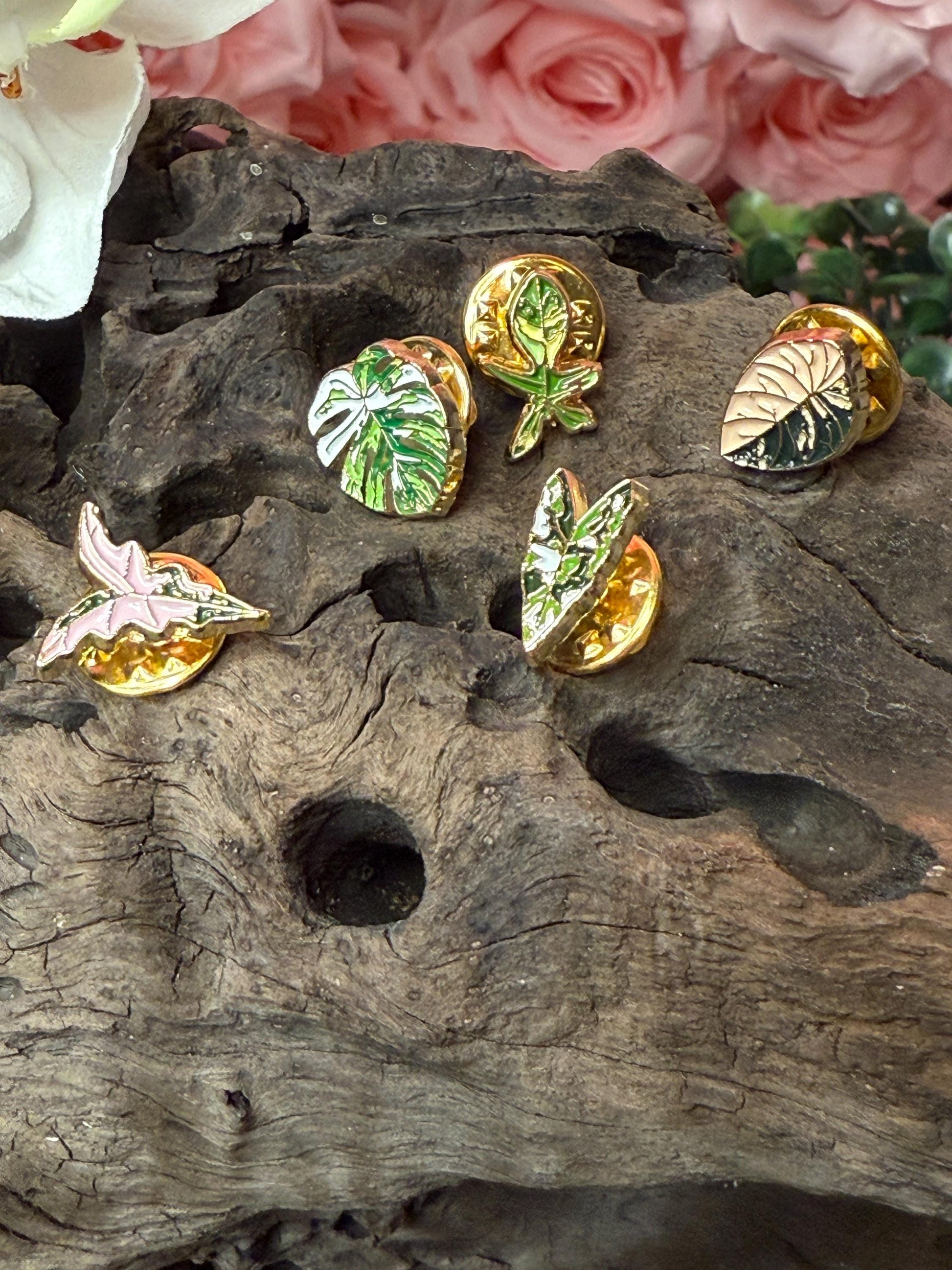 Mini Albo Monstera Enamel Pin • Floral Pin Collector Item • Unique Gift for Rare Foliage Lovers • Pins and Badges