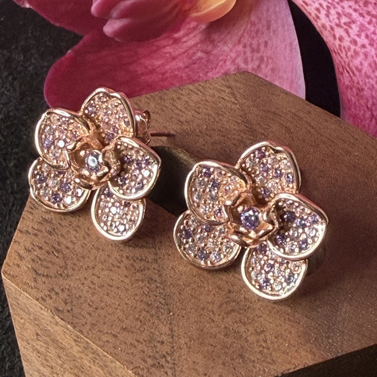 vanda orchid stud earrings, lavender, 18K gold plated sterling silver, detail view – Orchidique